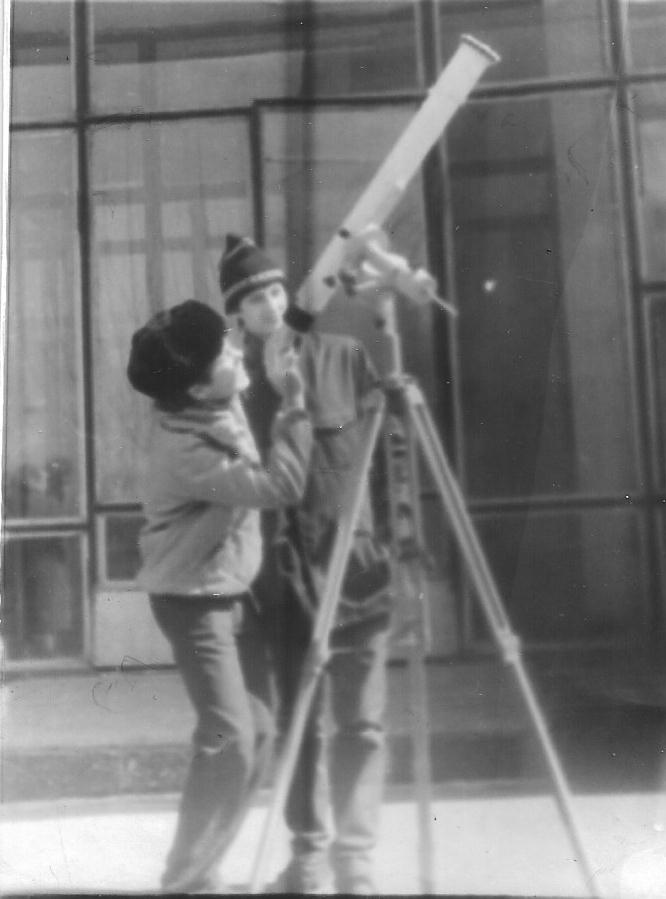 1984 рік У телескопа рефрактора «TELEMENTOR» 63/840 Олексій Куксін і Михайло Андрєєв