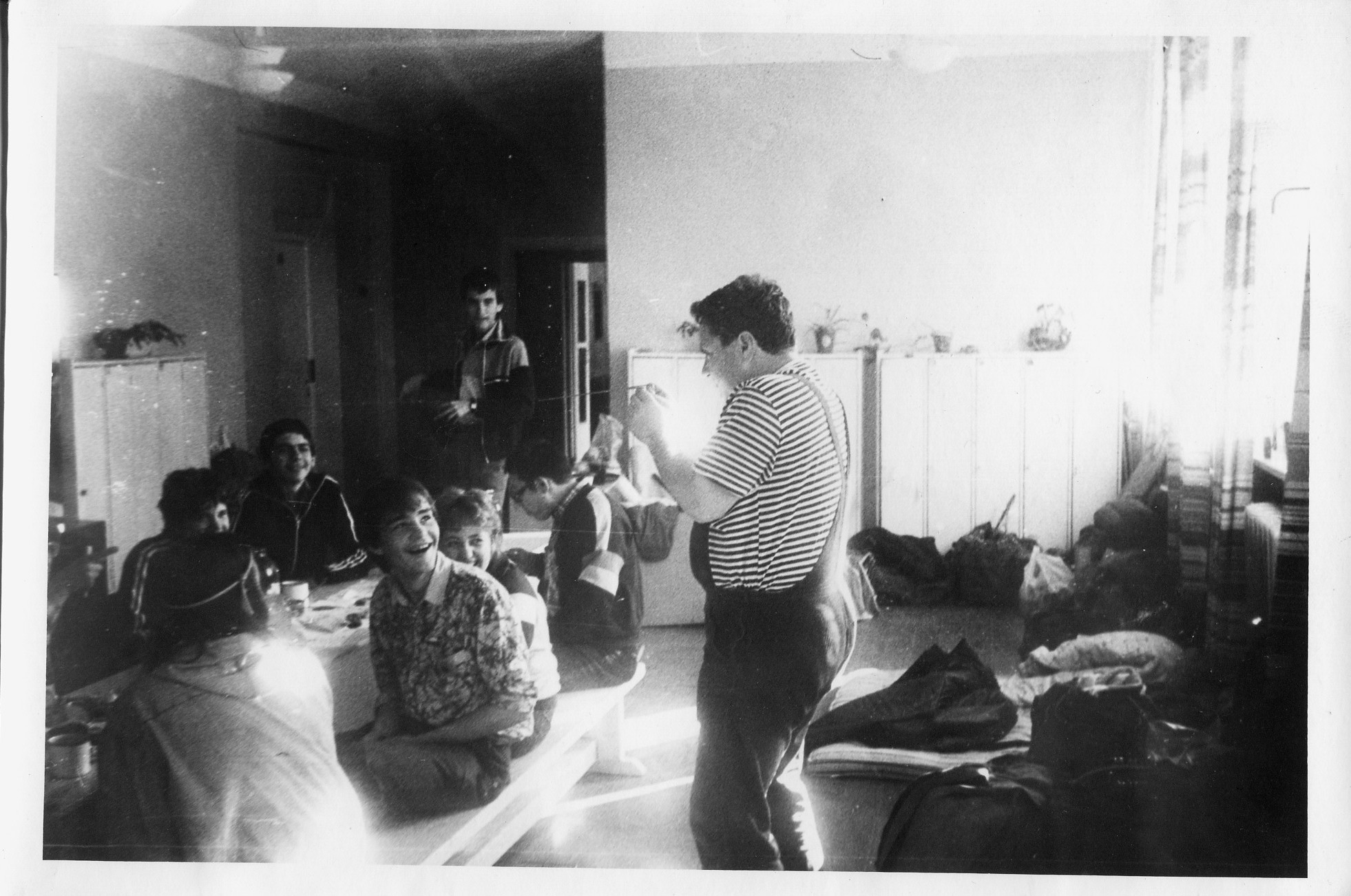 Наше місце проживання у коридорі школи, де розташувалися учасники експедиції.