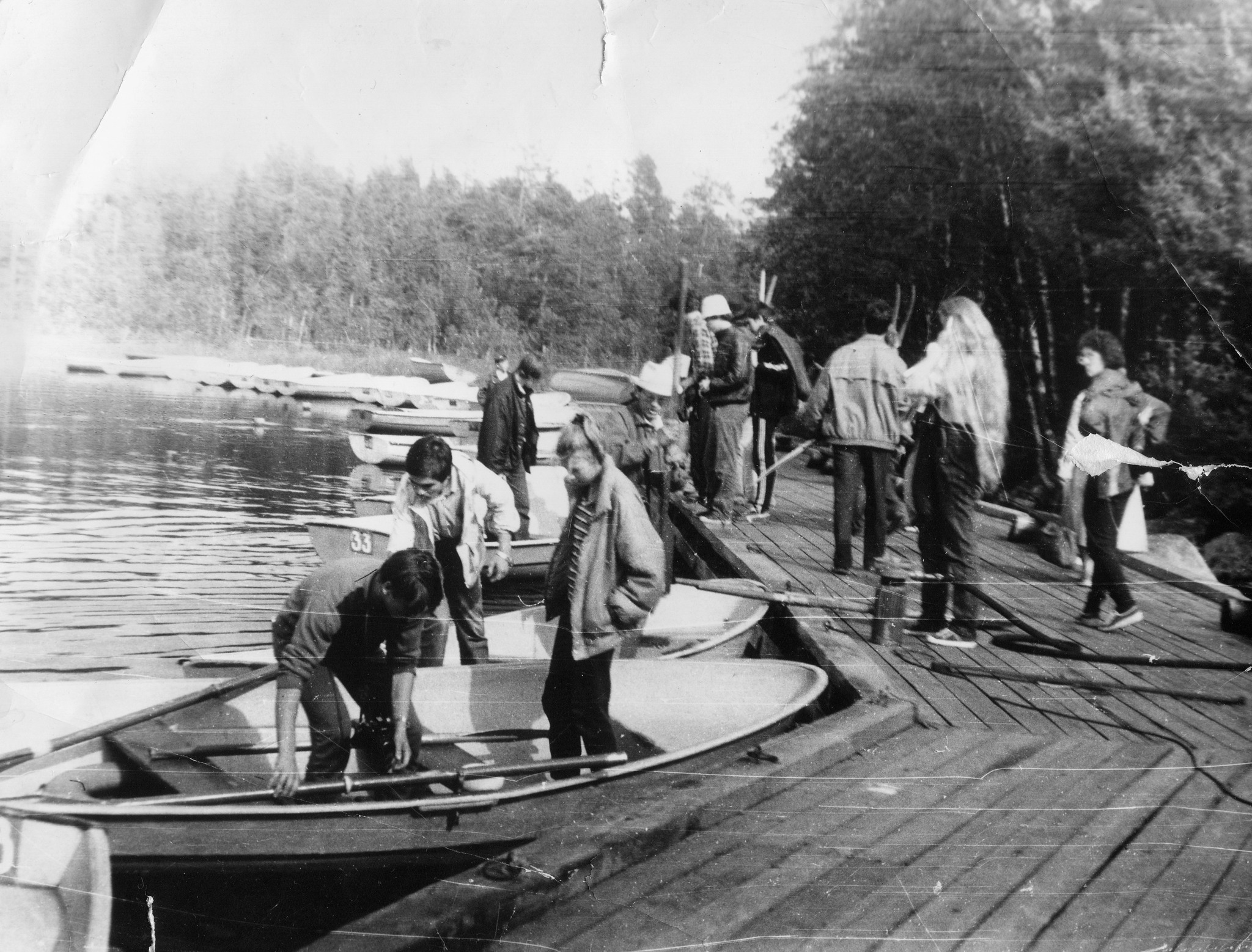 Відправившись лодками по озерах