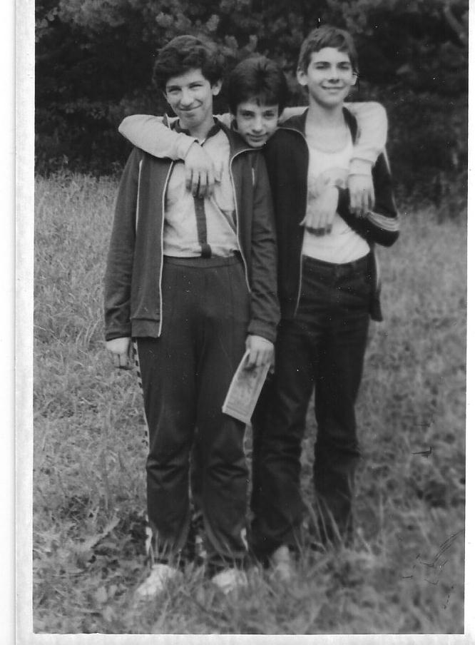 на фото Влад Брагинський, Борис Крупнік та Антон Масло, які на «Базі відпочинку» вперше самостійно проводили телескопічні спостереження і дуже сдружилися!