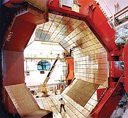 ЦЕРН завершила ремонт Большого адронного коллайдера photo